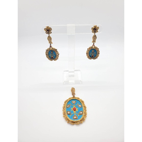 18KT Yellow Gold Turquoise Pendant with Earring - Picture 2 of 3